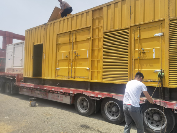 除了负载情况和发动机维护，还有哪些因素会影响 200kw 柴油发电机的油耗？